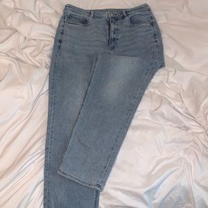 AE Stretch straight leg mom jeans size 14